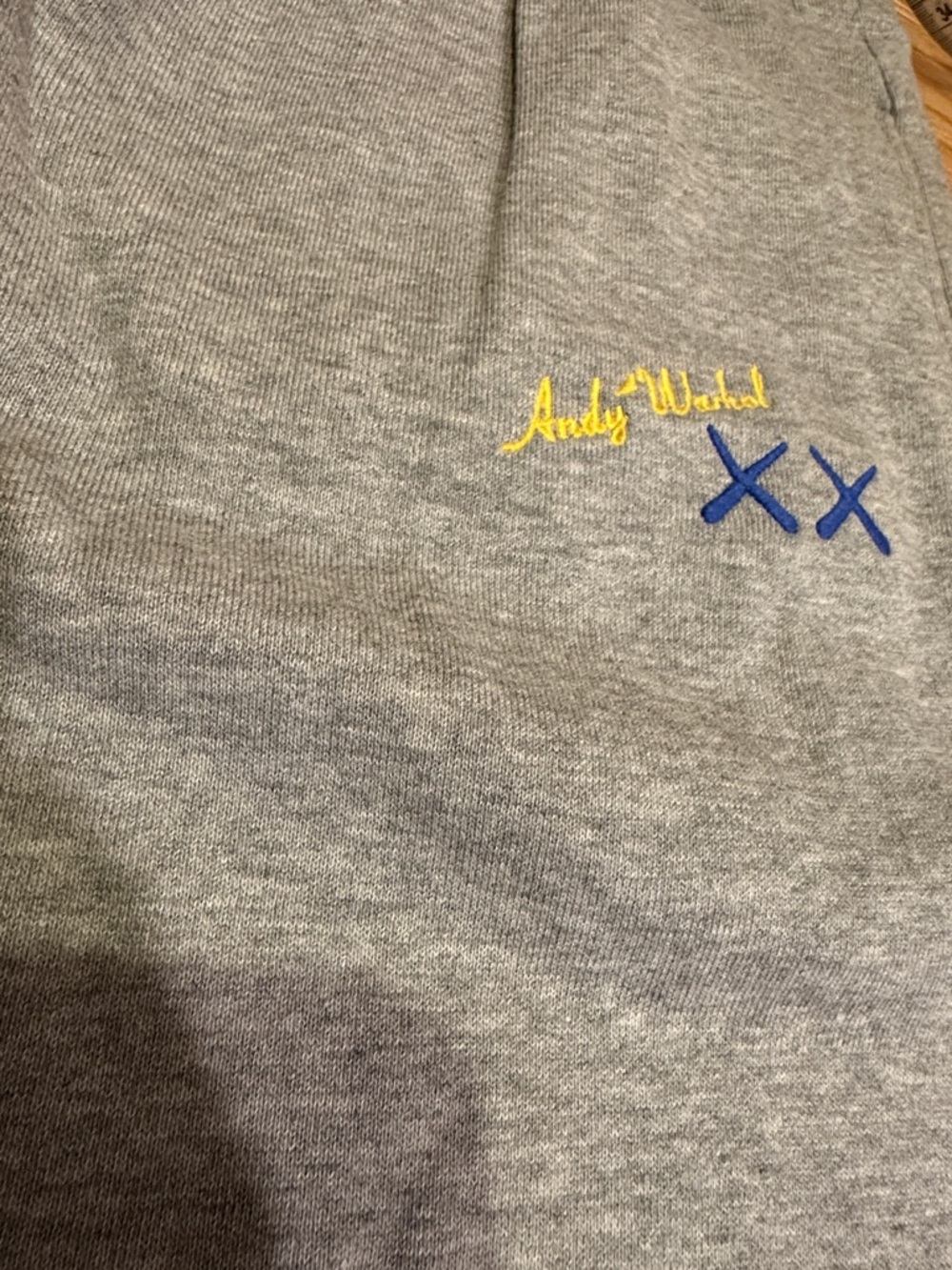 Uniqlo Kaws + Warhol collaboration gray Kids Sweatpants NWT streetwear size 13 - Picture 12 of 14